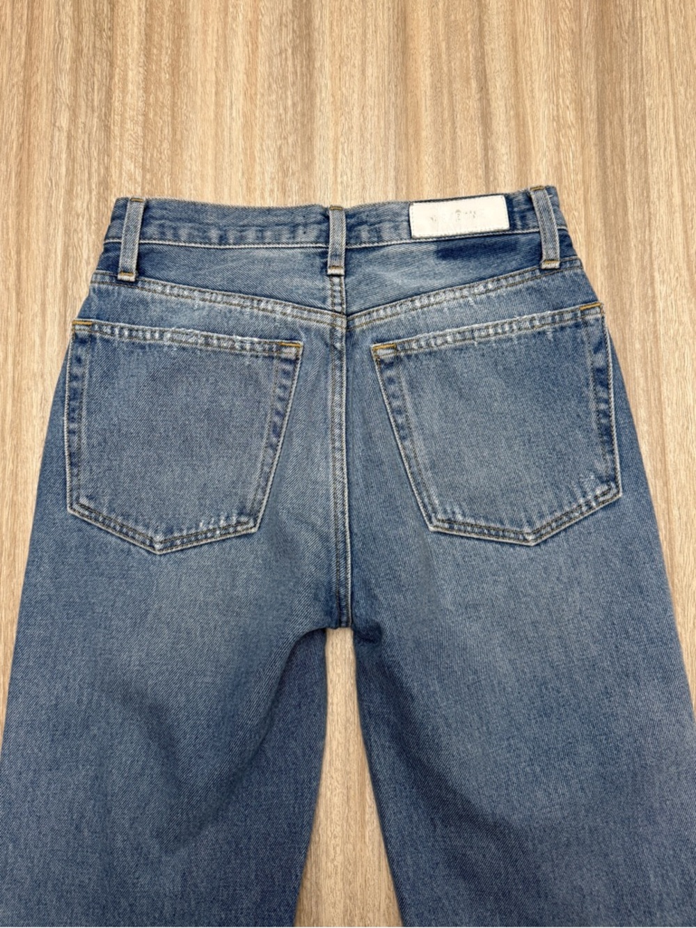 Re/Done 90’s High Rise Loose Jean Size Size 26 in Color Medium Destroyed - Picture 9 of 16